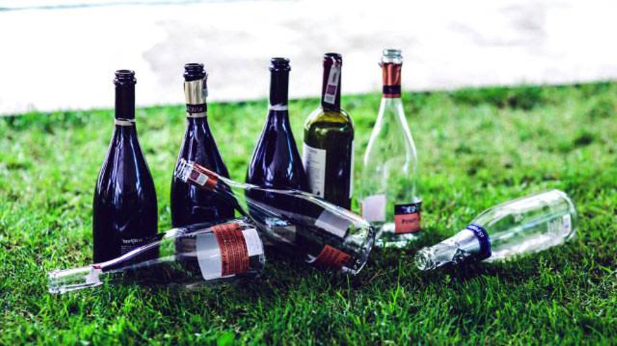 Polsek Pineleng Amankan Minuman Keras Tradisional Captikus yang Dijual Ilegal - kumparan.com