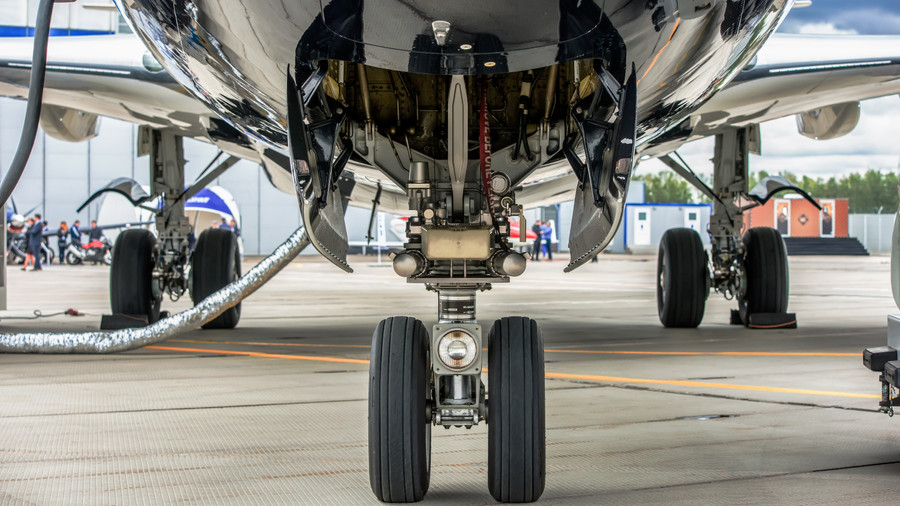 Roda Pesawat United Airlines Jatuh Usai Lepas Landas dari Los Angeles - kumparan.com