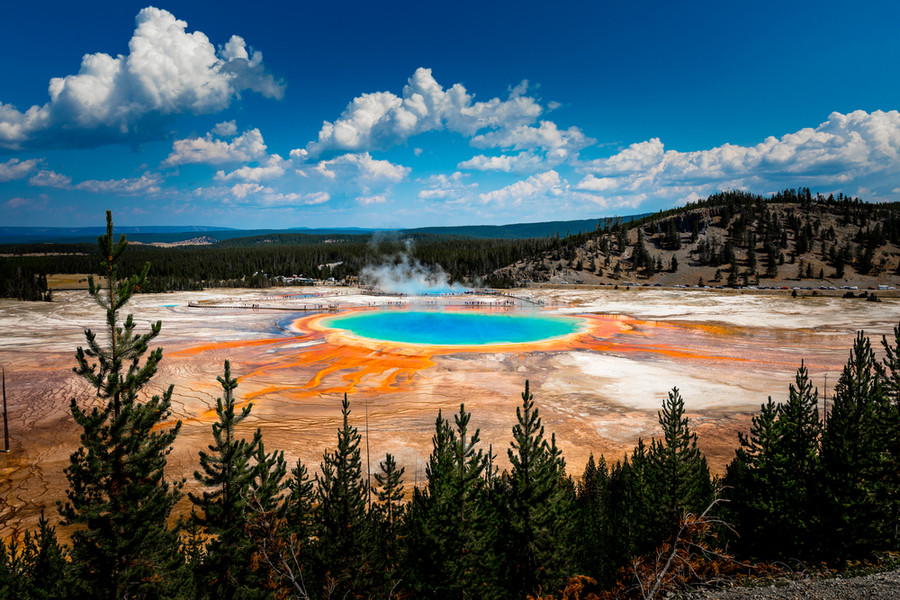 Seorang Pria Jatuh ke Sumber Air Panas Yellowstone, dalam Sehari Tubuhnya Larut - kumparan.com