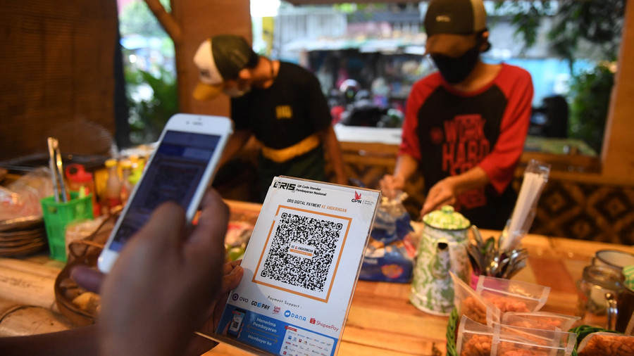 Transaksi QRIS Tembus Rp 188,3 T, Paling Banyak dari Pedagang Eceran Makanan - kumparan.com