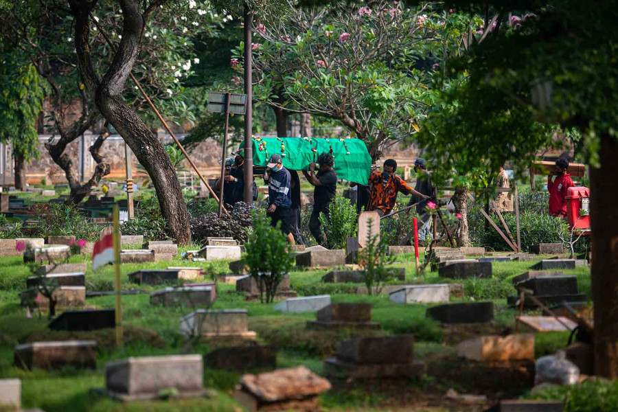 Tak Punya Uang buat Sewa Ambulans, Keluarga di Jombang Tandu Jenazah Sejauh 3 KM - kumparan.com