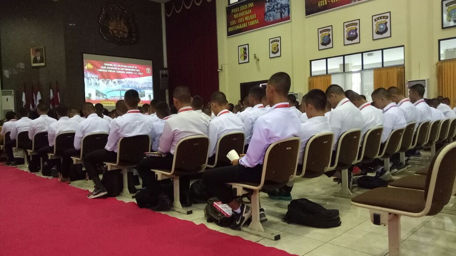 Ramai Seleksi Akpol di NTT: 1 Putra Asli NTT Lolos, 5 Pendatang yang Menetap - kumparan.com