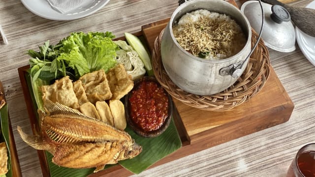 Resep Nasi Liwet Masakan Khas Sunda Yang Sukses Jadi Primadona Kumparan Com