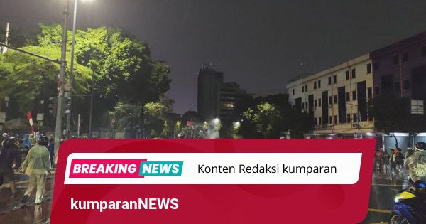 Hingga Pukul 3 Pagi, Massa Masih Bertahan di Sekitar Mako Brimob PMJ