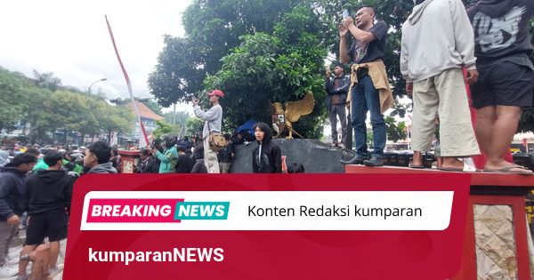 Massa Demo Ojol di Solo Ricuh, Pagar Mako Brimob Dirusak