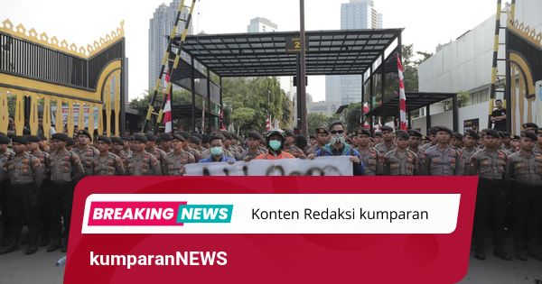 Foto: Gelombang Protes di Jakarta, Bandung, Surabaya, dan Solo