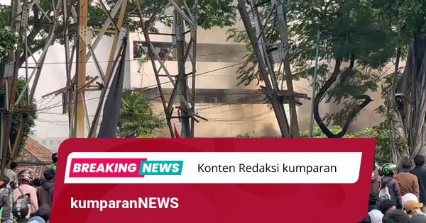Gedung di Jakarta Pusat Terbakar di Tengah Demo Ricuh Kwitang