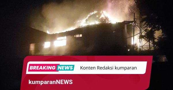 Massa Bakar Kantor Sekwan Gedung DPRD Solo