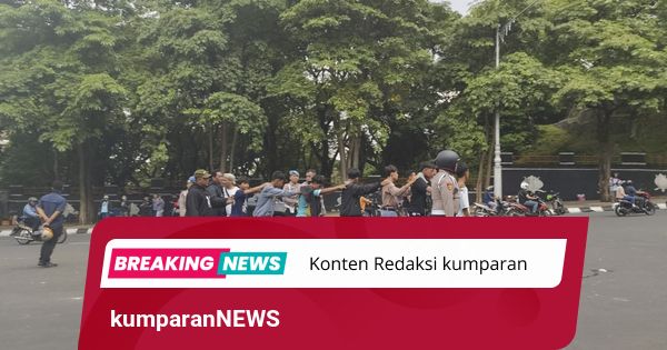 Polda Jateng Diserang Massa, Dilempari Batu Hingga Kayu