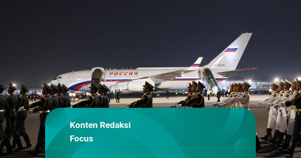 Konten TikTok: Meriah, Putin Disambut Parade Pasukan dan Anak-anak di Beijing