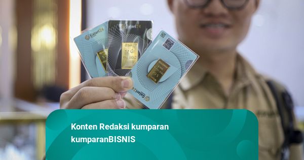 Foto: Harga Emas Naik, Gerai Dipadati Pembeli