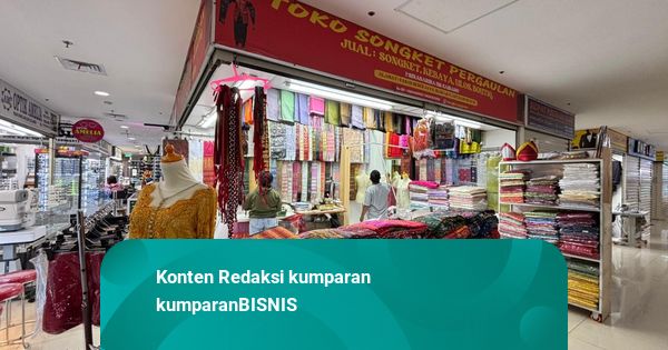 Cerita Penjual Tekstil Khas Sumatera Bertahan di Pasar Senen