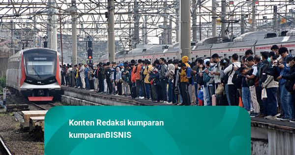 Hari Pertama ASN WFH, Jumlah Penumpang KRL Turun 27%