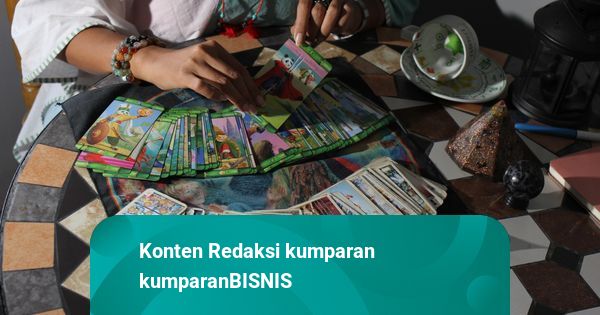 Gen Z Kerap Konsultasi Karier-Asmara, Tarot Reader Raup Belasan Juta per Bulan