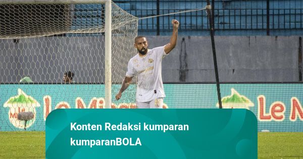Super League: Dalberto Hattrick, Arema Hajar PSBS Biak