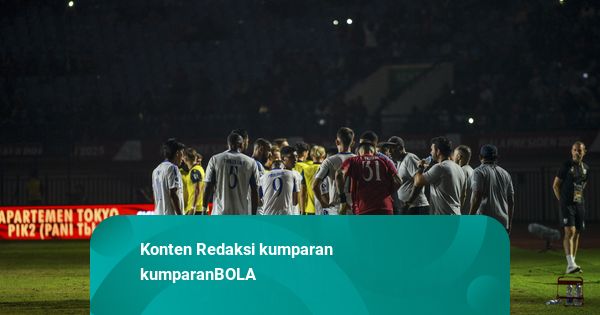 Piala Presiden: Ada Insiden Mati Lampu & Ole Romeny Cedera, Oxford Tekuk Arema