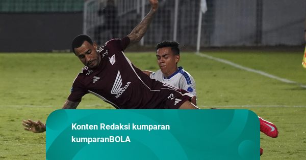 Foto: Arema FC Menang Comeback atas Tuan Rumah PSM di Super League