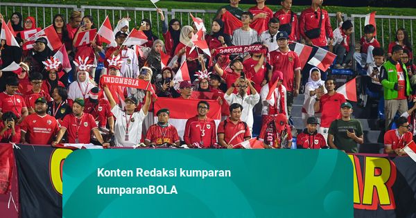 Foto: Suporter Indonesia Setia Dukung Timnas U-17 saat Lawan Honduras