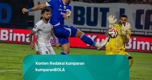 Foto: Arema Curi Satu Poin di Markas Persib