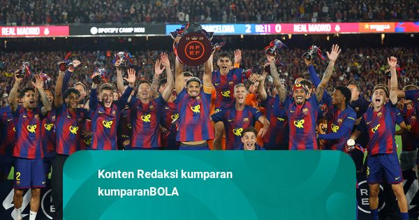 Foto: Barcelona Juara di Tengah Duka Mendalam Hansi Flick