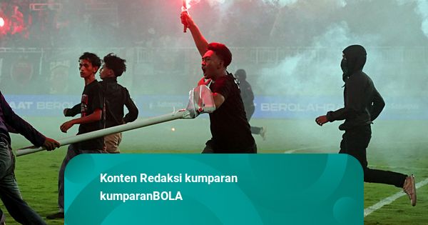 Pemain & Ofisial Persib Tak Cedera Usai Suporter PSM Merangsek ke Lapangan