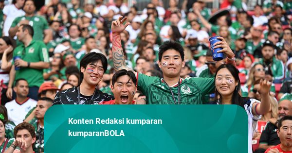 Foto: Kehangatan Suporter Korsel & Meksiko, Saling Rangkul