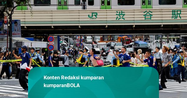 Foto: Suporter Rayakan Kelolosan Timnas Jepang ke 32 Besar Piala Dunia 2026