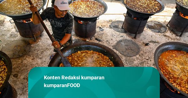 Foto: Tradisi Maulid Nabi di Banda Aceh, Warga Gotong Royong Siapkan Kari