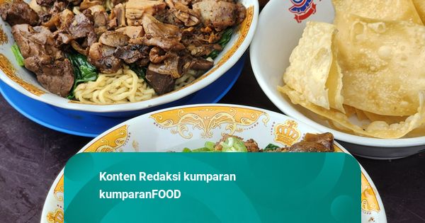 Nyobain Mi Ayam Pangsit H. Batong dengan Topping yang Melimpah