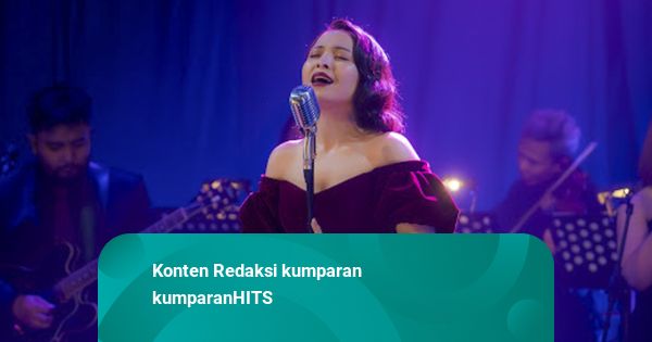 Jarang Pulang, Bernadya Habiskan Momen Natal Bersama Keluarga di Surabaya