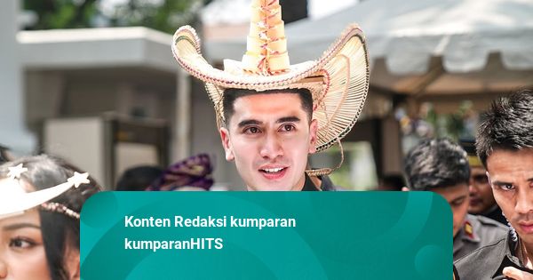 Gaya Verrell Bramasta Pakai Baju Adat NTT di HUT ke-80 RI
