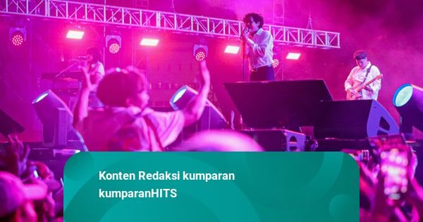 Foto: Hindia Hibur Malam Synchronize Fest 2025 Hari Pertama