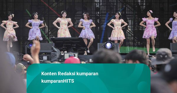 Foto: JKT48 Tampil Meriah Usai Buka Synchronize 2025 Hari Kedua