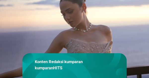 Gelar Wedding Vow, Syifa Hadju Memukau dengan Nuansa Floral Bertabur Berlian