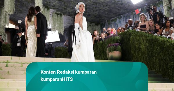 Katy Perry 'Galau' Saat Josh Groban Tunangan, Pasang Lagu The One That Got Away