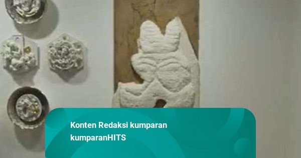 Mendobrak Standar Kecantikan Lewat Lengketnya Lateks dan Lembaran Benang Akrilik