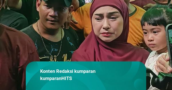 Tangis Ria Ricis Pecah Lihat Proses Penyembelihan Hewan Kurbannya