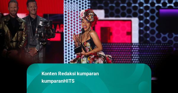 Cardi B Jadi Sorotan Usai Live Sambil Dengar Lagu Pok Ame-Ame