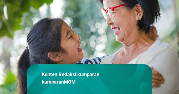 Tinggal Bersama Nenek di Rumah, Moms? Ini Tips Penuhi Nutrisinya