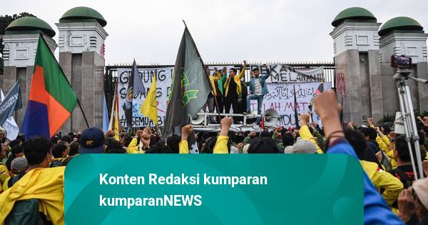 Foto: Demo Mahasiswa Tuntut Keterbukaan Penyusunan RKUHP di Depan ...