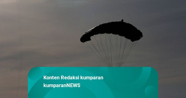 Prajurit Marinir Gugur Usai Gagal Mendarat saat Terjun Payung di Teluk Jakarta