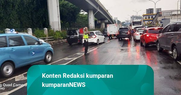 Tol Tomang Arah Priok Ditutup Sementara Imbas Truk Trailer Muatan Besi Terguling