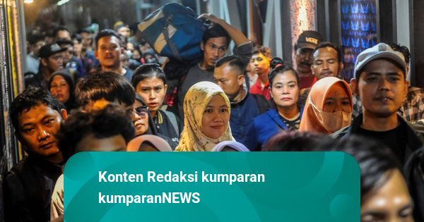 2 Orang Penumpang Jatuh ke Laut Saat Berdesakan Naik Kapal di Pelabuhan Merak