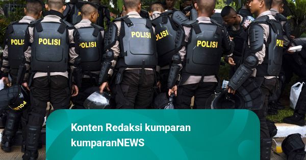 Polres Jakpus Jelaskan soal Anggota Polisi Patah Kaki Saat Amankan Demo