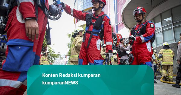 Pria Depresi Ngamuk di Kios Pasar Rebo Jaktim, Warga Lapor Damkar