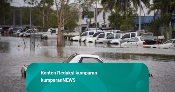 Banjir Landa Karangasem, Bali, Mobil Ikut Terseret