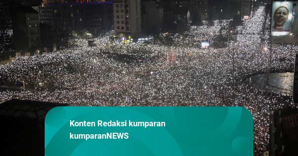 Foto: Lautan Warga Serbia Padati Kota Belgrade, Kecam Pemerintah Korup