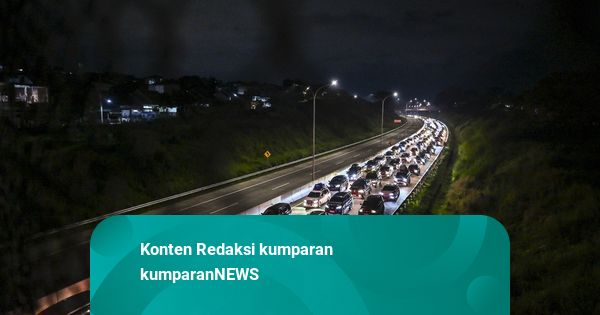 Foto: H+4 Lebaran, Gerbang Tol Kalikangkung Mulai Padat Kendaraan