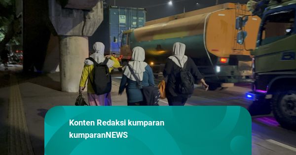 Emak-Emak Terpaksa Jalan Kaki 10 Km karena Macet Horor di Tanjung Priok