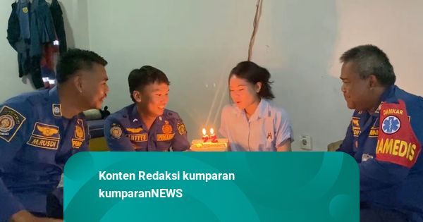 Diputusin Pacar Saat Ulang Tahun, Putri di Bogor Minta Damkar Tiup Lilin Bareng